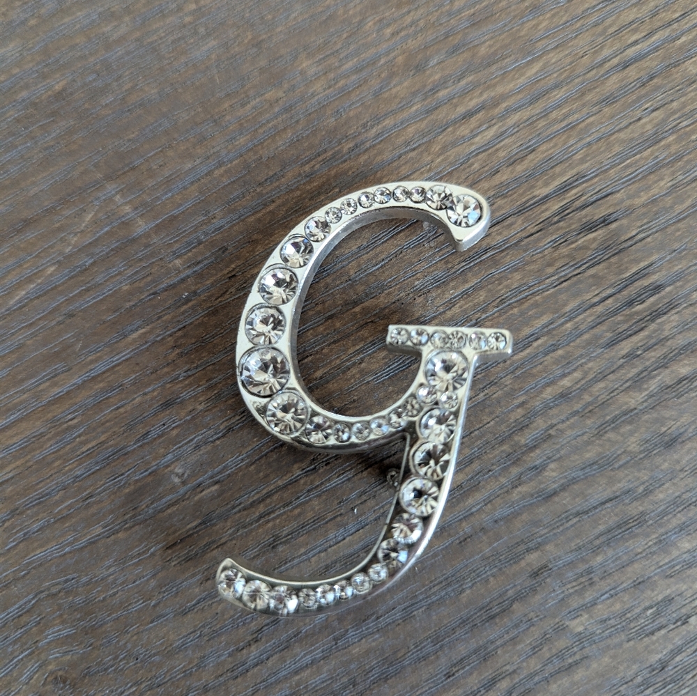 Rhinestone G Silver Tone Brooch